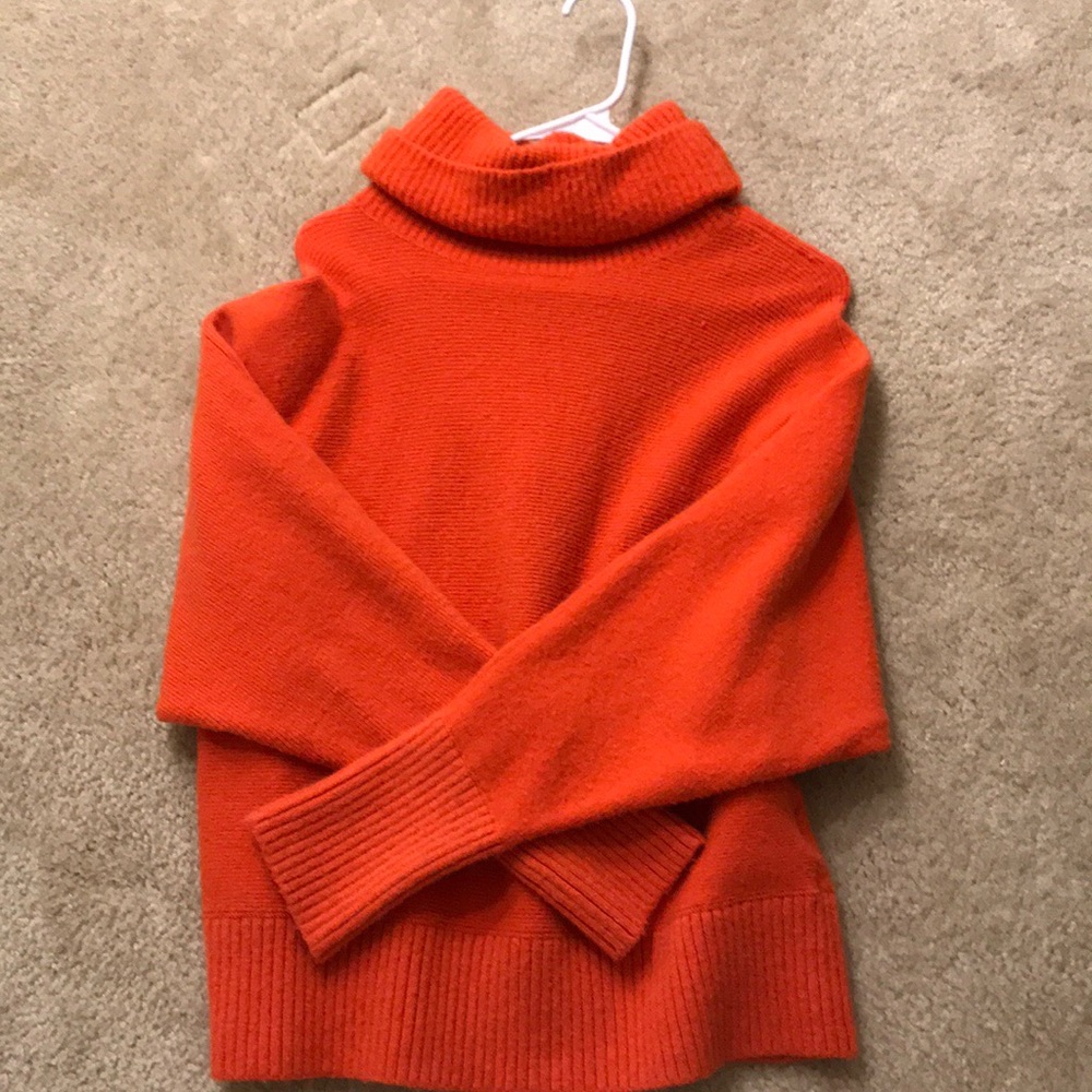 Banana republic sweater M/L